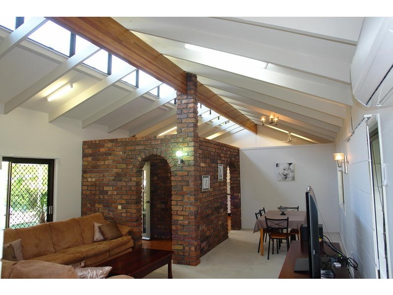 9 Pulas Place, Bellbowrie QLD 4070